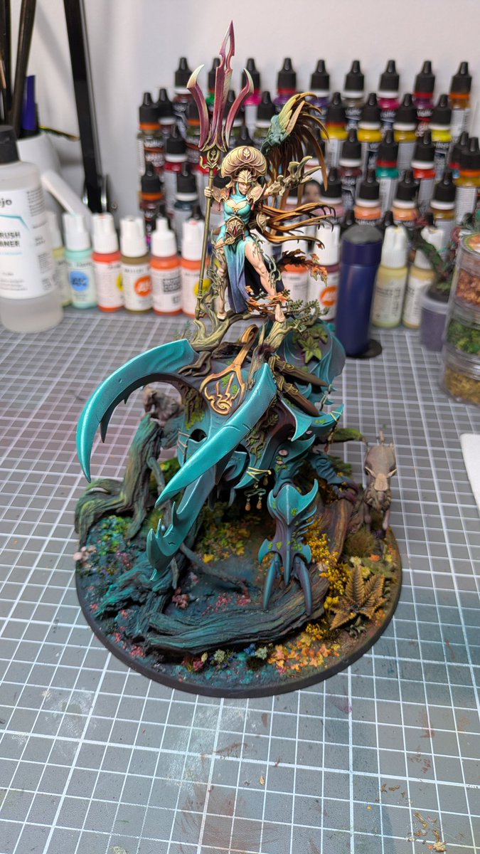 Fani_gr's tweet photo. Qué pena que la luz se coma los detalles, pero aquí va otro WIP de Alarielle #WarhammerCommunity https://t.co/XZc1RGXr3V