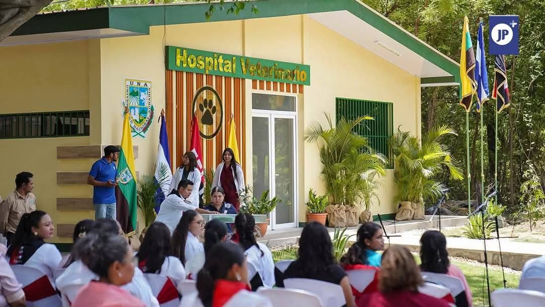 🐶 #Nicaragua lo hizo otra vez! 

El primer Hospital Veterinario Público es una realidad. El hospital contará con atención gratuita y especializada; medicina interna, cirugía, rayos X y mucho más para tus peluditos y mimados. 🩺