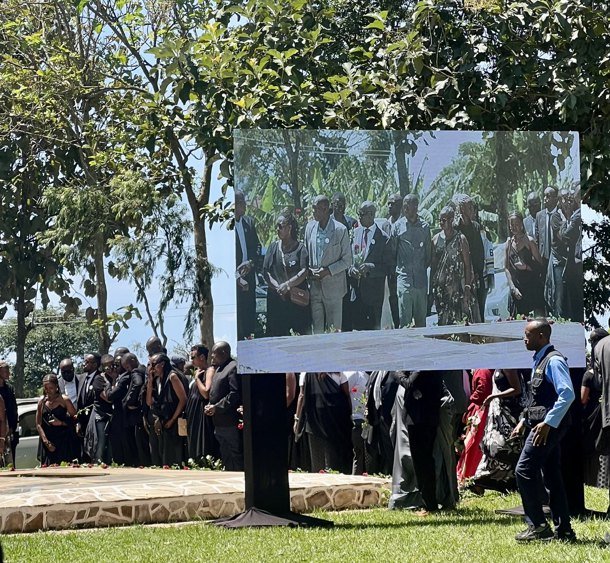 EU in Uganda (@euinug) on Twitter photo Today, our Deputy Ambassador <a href="/GuillaumEUG/">Guillaume Chartrain</a>, together with ๐ช๐บMember Statesโ Ambassadors, joined <a href="/RwandainUganda/">RwandainUganda</a> to honor the lives of those who perished due to the abhorrence of identity-based extremism and to stand in solidarity with the survivors. #NeverAgain #Kwibuka31 #Remember Today, our Deputy Ambassador <a href="/GuillaumEUG/">Guillaume Chartrain</a>, together with ๐ช๐บMember Statesโ Ambassadors, joined <a href="/RwandainUganda/">RwandainUganda</a> to honor the lives of those who perished due to the abhorrence of identity-based extremism and to stand in solidarity with the survivors. #NeverAgain #Kwibuka31 #Remember