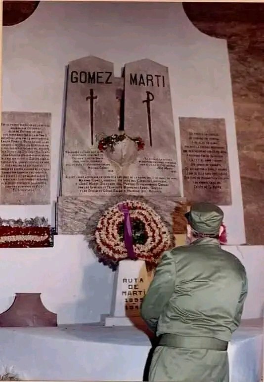EP_Efrain_Mayor's tweet photo. Hoy es un día sagrado: #11de abril. Hace 130 años en Playita de Cajobabo desembarcan #Martí y #Gómez.
Ninguna dificultad los detuvo, nada los perturbó. Allí mucho tiempo después estuvo #Fidel.
La historia es un eterno retorno. VENCEREMOS!
#PlazaEnElCorazón
@DmeCotorro25 https://t.co/4SKXQVTU2b