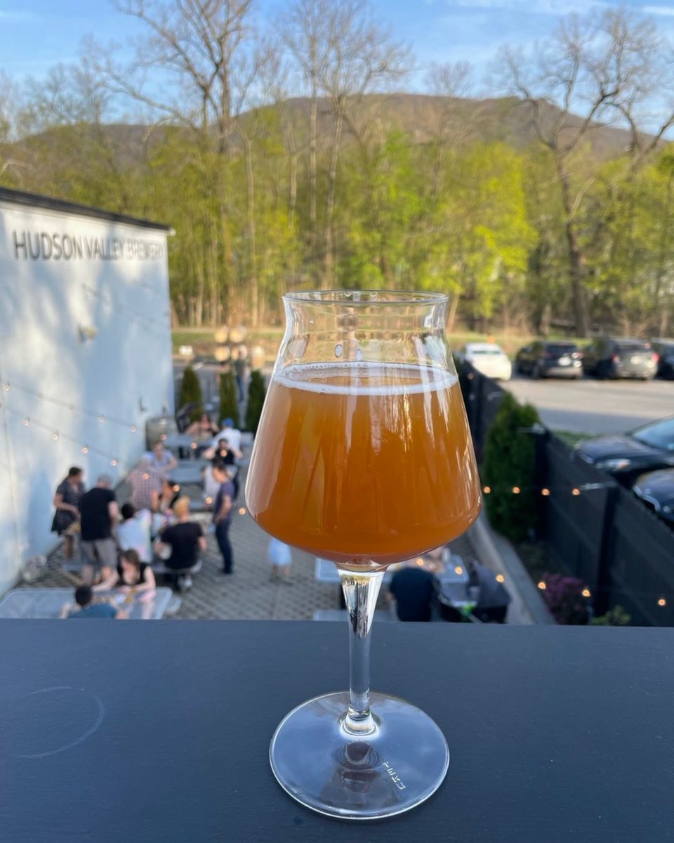 Cheers to #NewYorkCraftBeerDay! 🍻 Grab a pint at one of the state's more than 500 independent craft breweries with our guide to the best beer experiences in NY: bit.ly/3E5M7xv

📸: @rita_kerf / 📍 Hudson Valley Brewery
