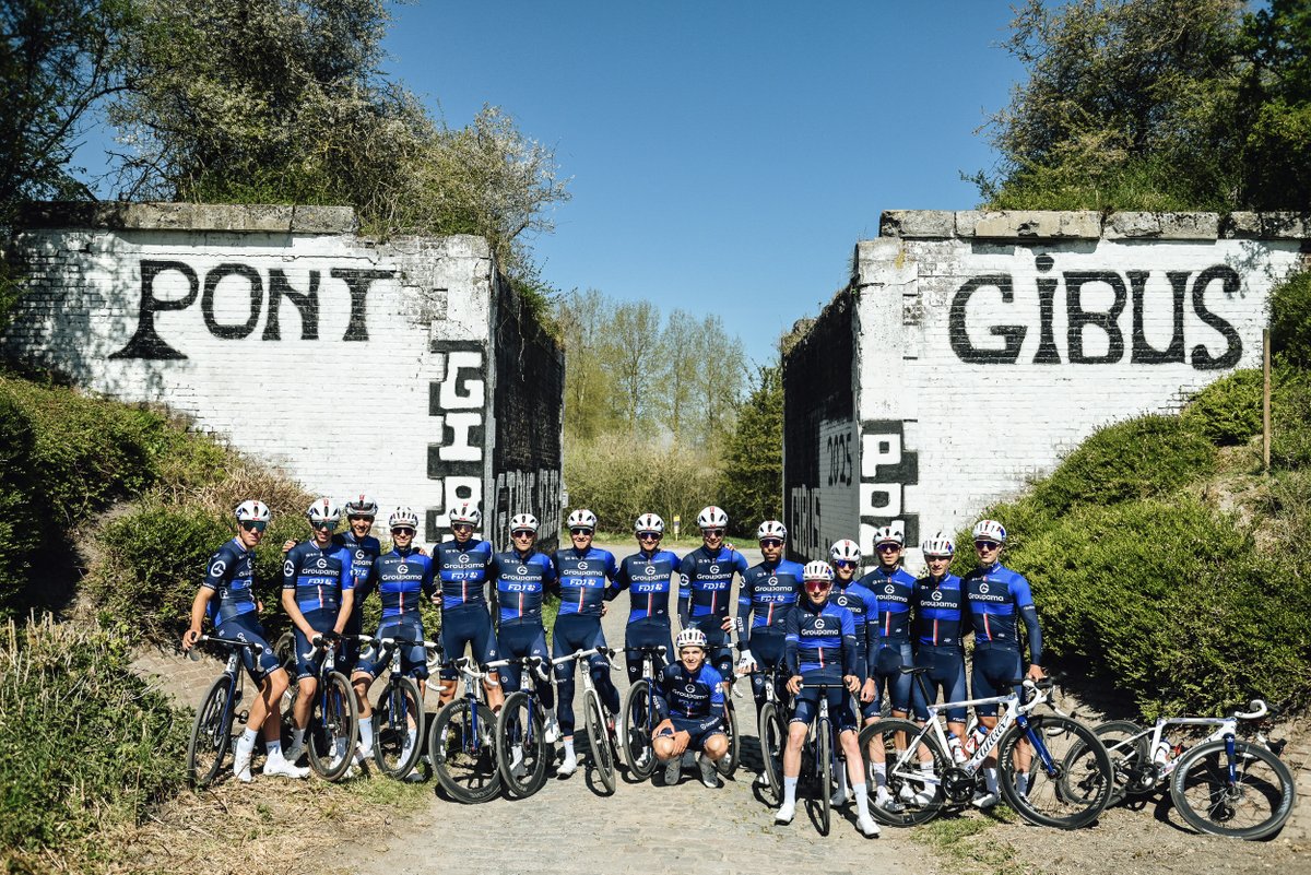 3 équipes. Un seul maillot. 
▶  Collectif rassemblé pour affronter 𝐥𝐞 𝐦𝐲𝐭𝐡𝐞 

📸 𝐹𝑎𝑚𝑖𝑙𝑙𝑦 𝑝ℎ𝑜𝑡𝑜 💙