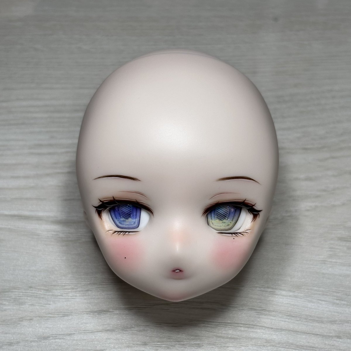 ddh-12
눈+턱+코 커스텀, 피어싱