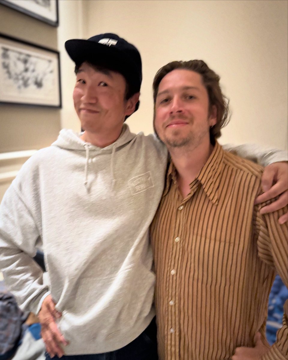 rimeout's tweet photo. 🇬🇧Swim DeepのJames Balmont君がプライベートで大阪に来ていたので会ってきました!Swim Deepは長らく日本でライブしていないので、是非ジャパンツアーしたいと言ってましたよ!是非次はバンド一緒に!🇯🇵✈️#swimdeep https://t.co/VUlOclGzDE