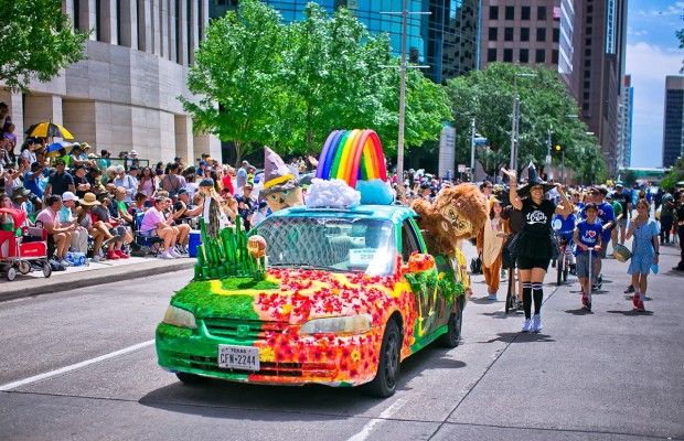 buzzmagazines's tweet photo. Happy Friday! There are tons of fun events happening around town this wkd. Highlights include @OrangeShow Houston Art Car Parade, @TheWoodlandsCVB Arts Festival, @CityofWestU Spring Festival, @houstonbotanic Flower Power Festival, more. #eventroundup https://t.co/ahSbZ1B7kv https://t.co/J5F0yujGPu