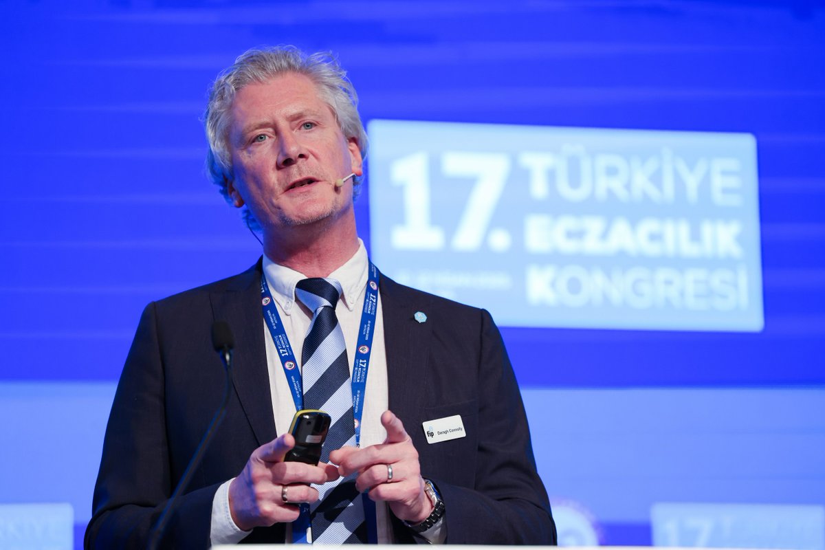 tebkurumsal's tweet photo. 17.Türkiye Eczacılık Kongremizin ikinci gününde, TEK17 salonunda yoğun katılımla gerçekleşen seminerde, Uluslararası Eczacılık Federasyonu (FIP) Eczacılık Uygulamaları Kurulu Başkanı Ecz. Daragh CONNOLLY, “Eczacılık Uygulamalarında Mükemmellik: Eczacının Etkinliğinin ve Rolünün Yaygınlaştırılması” başlıklı sunumunu gerçekleştirdi. 

Mesleğimizin sağlık sistemindeki rolünün ve etkinliğinin yaygınlaştırılarak güçlendirilmesi için yürütülecek politikalar ile ufuk açıcı fikirler ve yöntemler hakkında çok değerli paylaşımlarda bulundu. 

Güçlü bir meslek, sağlıklı bir gelecek için hep birlikteyiz!

#TürkiyeEczacılıkKongresi