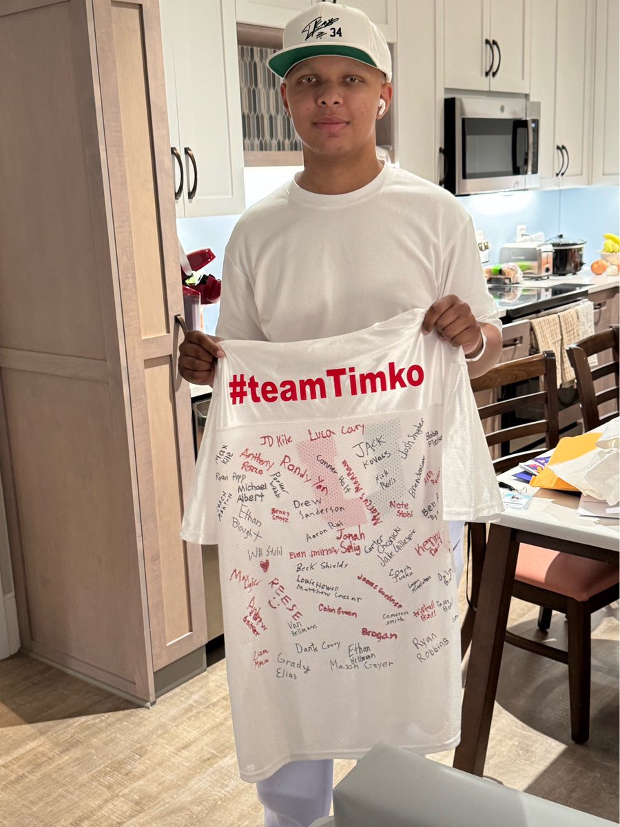 CoachJunko_USC's tweet photo. Great to see Warren on his feet and recovering from surgery. Thank you for all your support as he continues his battle against cancer. If you haven’t already done so, please consider helping Warren and his family. This kid is a fighter! https://t.co/UiP2mV6yk4