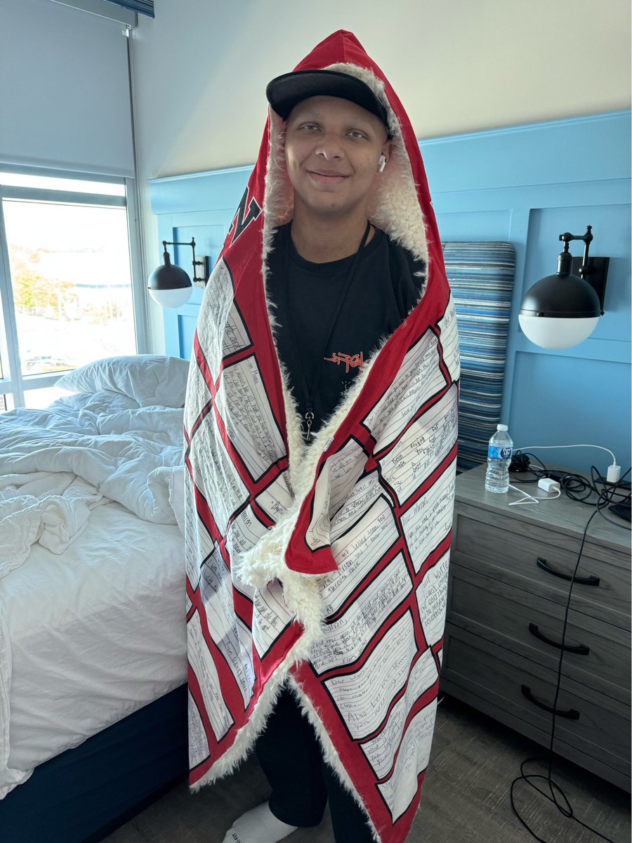 CoachJunko_USC's tweet photo. Great to see Warren on his feet and recovering from surgery. Thank you for all your support as he continues his battle against cancer. If you haven’t already done so, please consider helping Warren and his family. This kid is a fighter! https://t.co/UiP2mV6yk4
