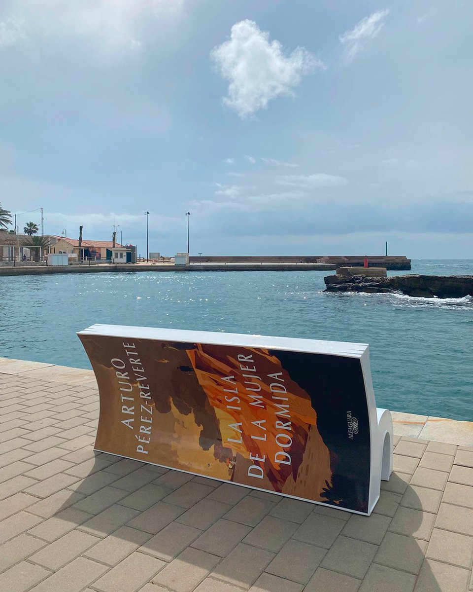 phmyrsa's tweet photo. En Cabo de Palos, el mar guarda historias que también caben en un banco 🌊

Nuestro Banco Libro-Book® rinde homenaje a la literatura con guiños a obras de @perezreverte 📚
Un rincón para sentarse… y leer.

Descubre más en nuestro blog👉 https://t.co/mDkv8WMxfv https://t.co/QS8iI9A2aL