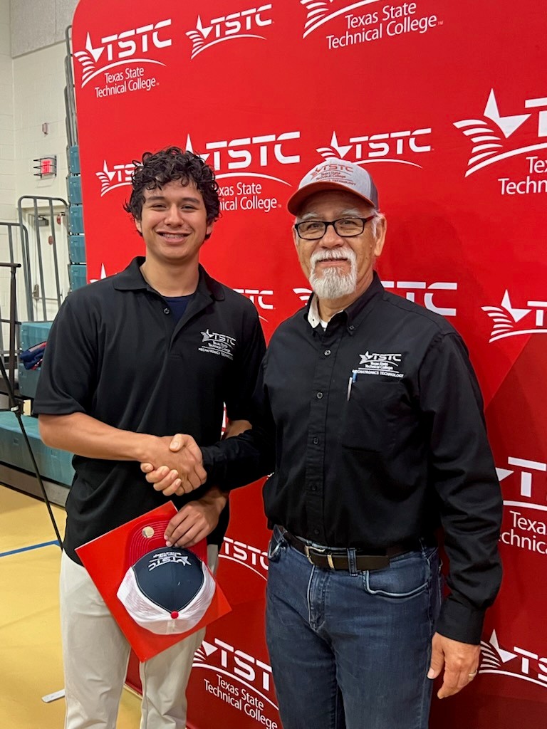 CTELFCISD's tweet image. Exciting times for LFCISD Mechatronics students at TSTC! 💡🚀 This August, they’ll begin internships with companies offering $75K starting salaries. Innovation and opportunity are just around the corner! #Mechatronics #TSTC #CareerReady #LFCISD