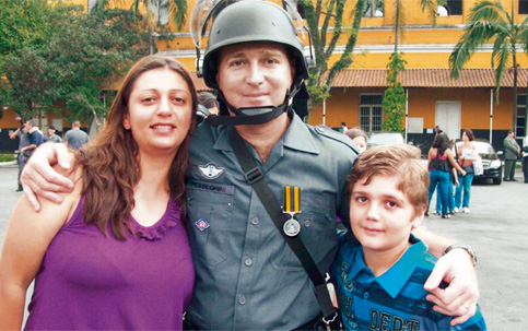 CRIMES NA ADOLESCÊNCIA: A minissérie da Netlfix “Adolescência” ainda não saiu da minha cabeça por sua narrativa densa e a temática necessária. Mas principalmente por sabermos que histórias assim não estão só na ficção. Já aconteceram, inclusive aqui no Brasil. Segue o 🧵