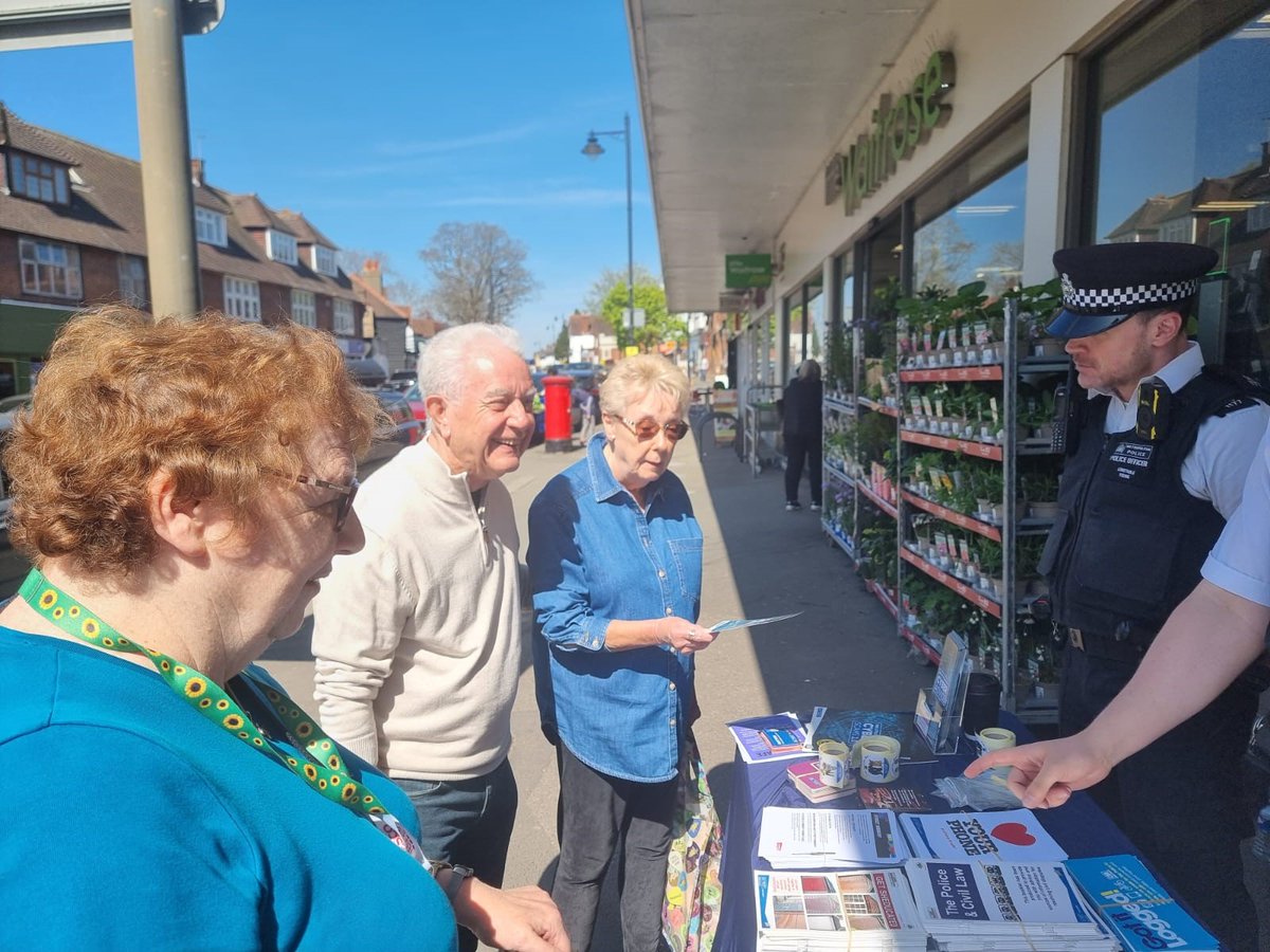 MPSSutton's tweet photo. Cheam SNT, Police Cadets, PC Davis, PC Cunningham and PC Keogh were in Cheam Village raising awareness around Cashpoint theft and pickpocket crime. Anti theft bells were given out alongside crime prevention advice covering general safety. #MPSSUTTON https://t.co/LFoxLLlOZE