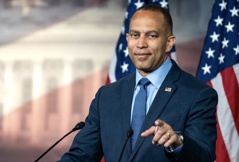 bluhue123's tweet photo. Hakeem Jeffries: “Let me be clear. We will hold extreme MAGA Republicans accountable for any corruption, insider trading and stock market manipulation.”
Drop a 💙 for Hakeem Jeffries https://t.co/yoa0hPPeLN