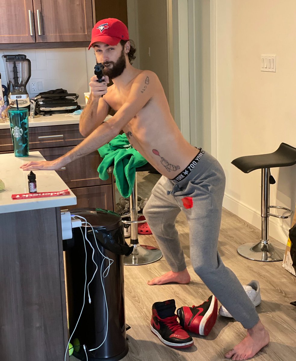 dmitrij85693's tweet photo. @SolJakey Bro, he really looks like you. 

I saw him and I thought of you.
All he needs is a beard.

Do they look alike? https://t.co/1iFKQHdfIf