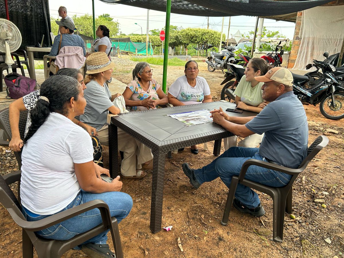 fconvida's tweet photo. 🦋 ¡Inicia la segunda fase de #BosquesConAlasdeYondó  
Las 70 familias del componente de zoocría de mariposas renuevan su compromiso con la conservación.
 Junto a #ASOPESCA avanzamos en formación, acuerdos y sostenibilidad. Gracias al apoyo de @Col_Sostenible1 y @fcolombiaenpaz https://t.co/bU13VN4Epb