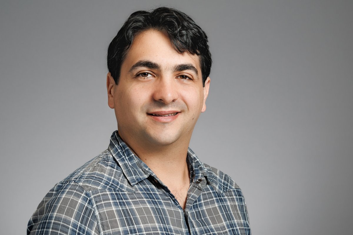Yale's tweet image. Q&amp;amp;A: @YaleEngineering's Boris Landa discusses his work to improve data processing and analysis, the joy of merging theoretical research and practical application — and some of his favorite local hiking spots: bit.ly/4c6XzoY #Yale #OfficeHours