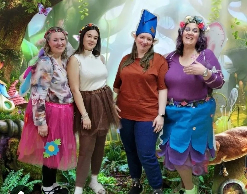 <a href="/adarauva/">Adarasiempre 💜✈🚲</a> Si tienen coño para maltratar a un menor y callarse la boca cubriéndose las espaldas entre ellas...
Yo tengo coño para decir que aquí están la manada de cerdas , maltratadora y cómplices :