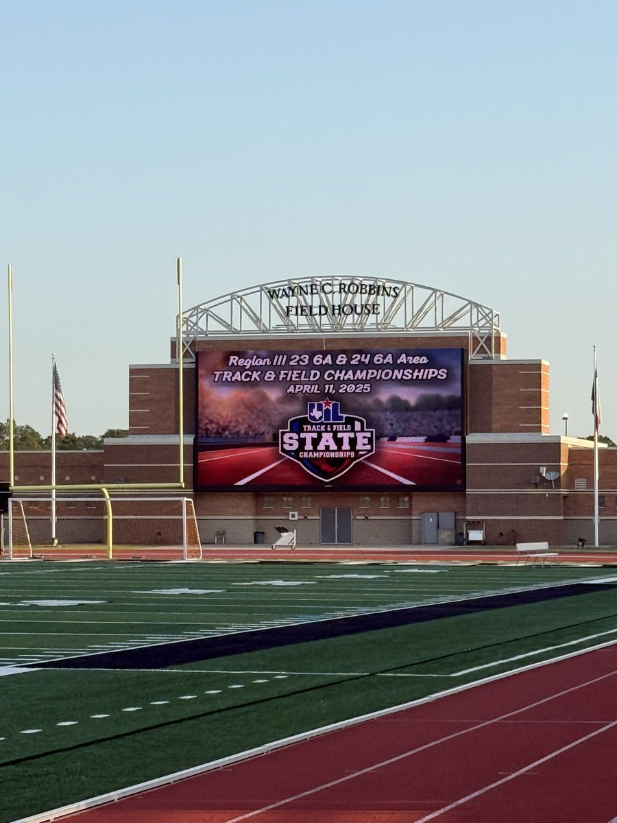 coachSeagraves's tweet photo. It’s a great day to run track 🤩

Big shout out to @Humble_Soccer for the pickles 💜 Thanks for the love and support! 
#womeninsports #picklejuice #trackandfield #runfastturnleft 

@CoachTorresHHS 
@HumbleISD_HHS 
@Coach_RobMurphy https://t.co/Dumb7HG9it