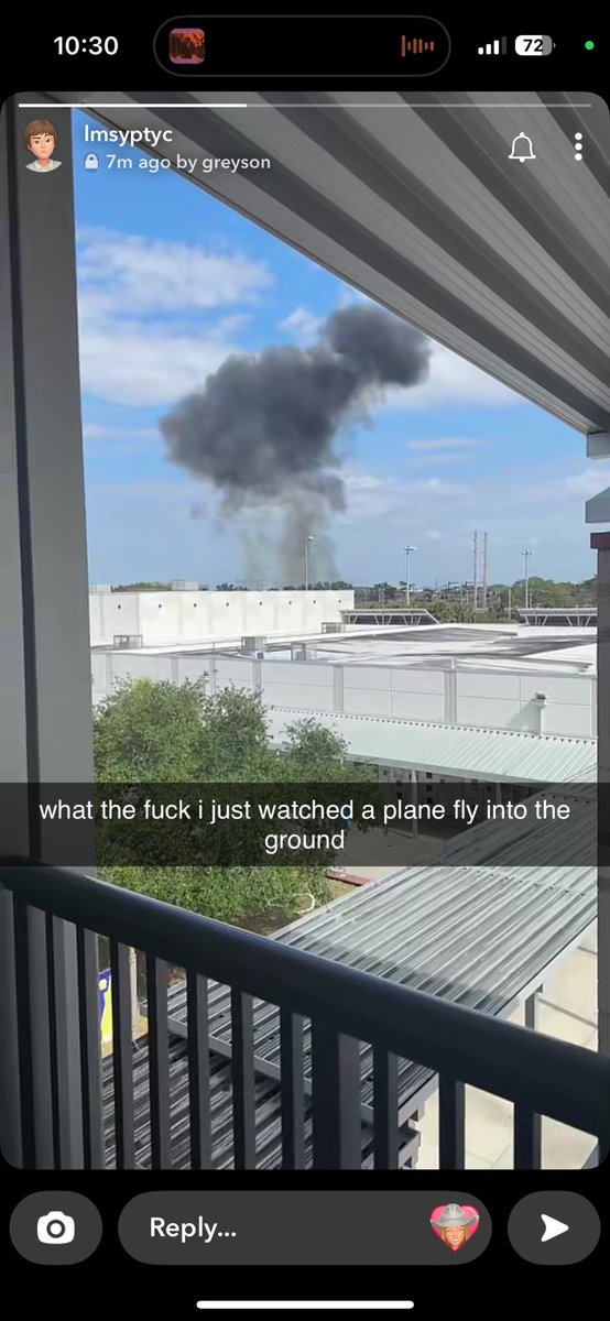 alphafox's tweet photo. ANOTHER plane has crashed - this time in in Boca Raton, Florida.

The plane was a Cessna 310R with a passenger capacity of 4-6 people - it was seen circling the airport possibly burning fuel before the crash.  
 https://t.co/FBl5YzUf67