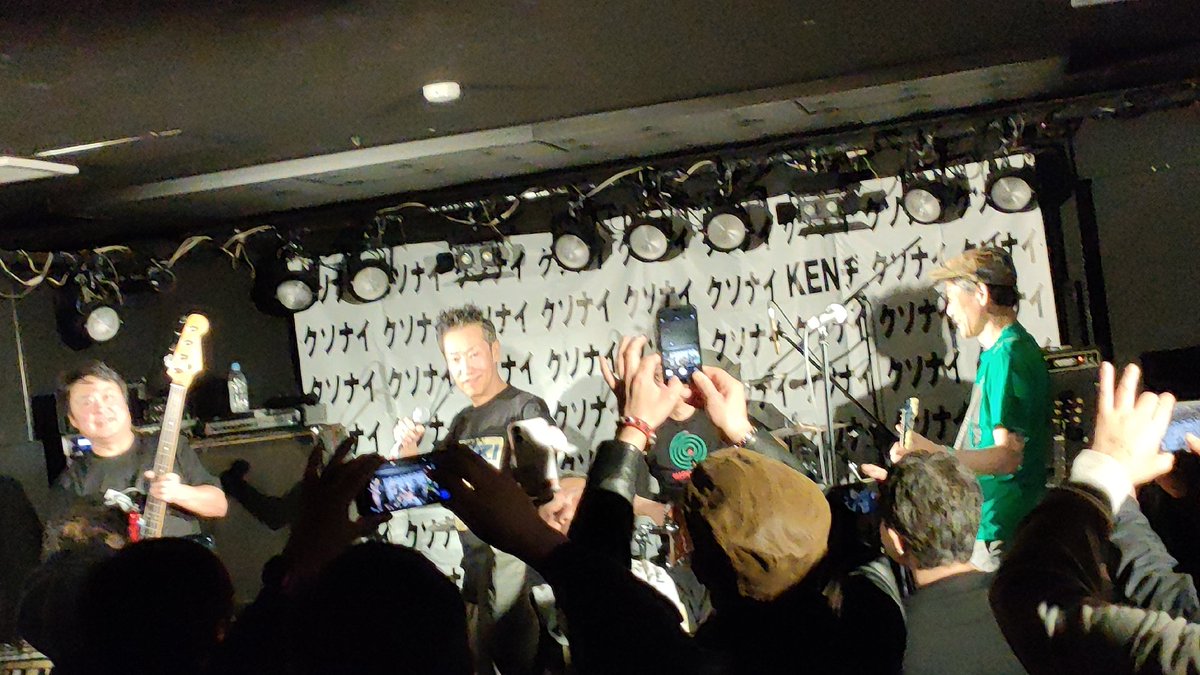 kenzikenzi0801's tweet photo. 札幌カウンターアクション終了～！いや～素晴らしかった～！一年ぶりの最高の夜が復活だす～！足を運んでくれた50人全員が少年少女たちに帰る！そう計240才のKENZI＆THE札幌TRIPS(スマロ子)も少年に帰る！パンクロック、最高じゃん～！オレたちはこれっぽっちも間違っちゃいない！今を生きたんだ！また会おうぜ！乾杯～！追伸、東京トリップスが全員(自腹)来てるとはビックリしたな～！愛してるぜ！次は東京ロフトだな！ロケンロー。
#クソナイ