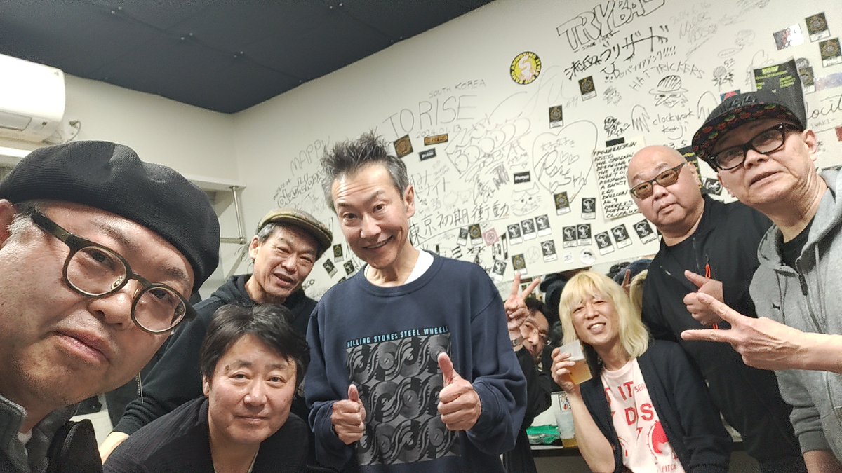 kenzikenzi0801's tweet photo. 札幌カウンターアクション終了～！いや～素晴らしかった～！一年ぶりの最高の夜が復活だす～！足を運んでくれた50人全員が少年少女たちに帰る！そう計240才のKENZI＆THE札幌TRIPS(スマロ子)も少年に帰る！パンクロック、最高じゃん～！オレたちはこれっぽっちも間違っちゃいない！今を生きたんだ！また会おうぜ！乾杯～！追伸、東京トリップスが全員(自腹)来てるとはビックリしたな～！愛してるぜ！次は東京ロフトだな！ロケンロー。
#クソナイ