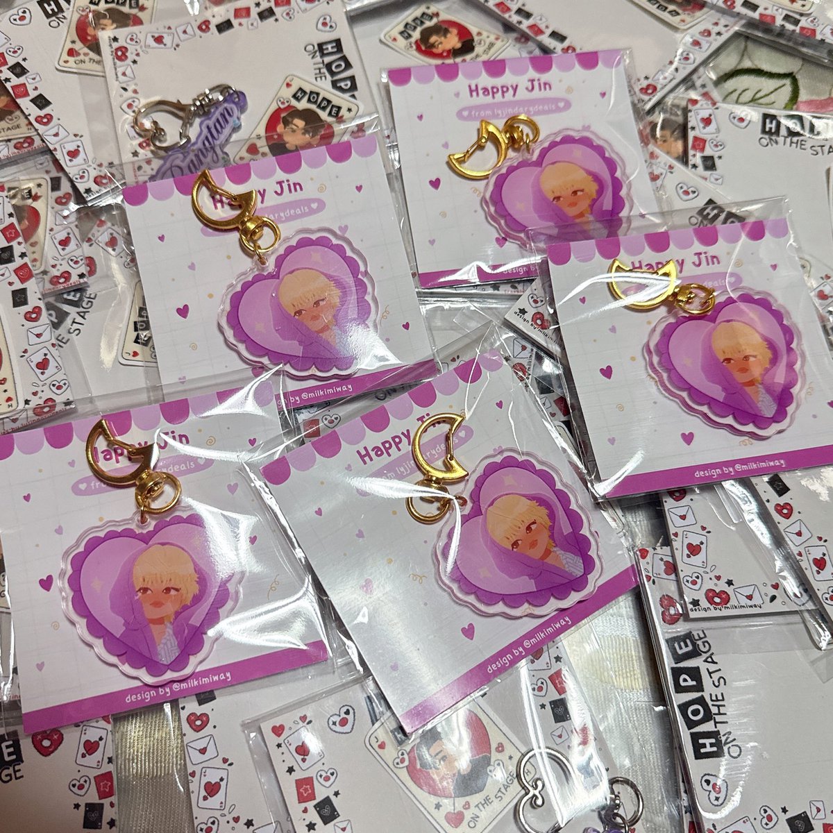lyjindarydeals's tweet photo. BONUS:

if may Jin, RJ or Wootteo sa bag
will give additional Happy keyring (very limited) hehe magdala me too 🎀 

maglalagay ako niyan sa bag so clue na it’s me ☺️ https://t.co/uLznluWgkR