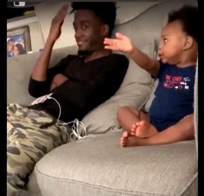Tshamakanda14's tweet photo. @diamnegoce @EnAnti55760 Tala!! Tala! Mutu na yo
Tangu mbula eko , Kata
Oko mona ba jeunes filles likolo ya ba motos 🏍️ neti batu bazo sala course ya #Formule_1 🤦 https://t.co/wPKEHIKJIK