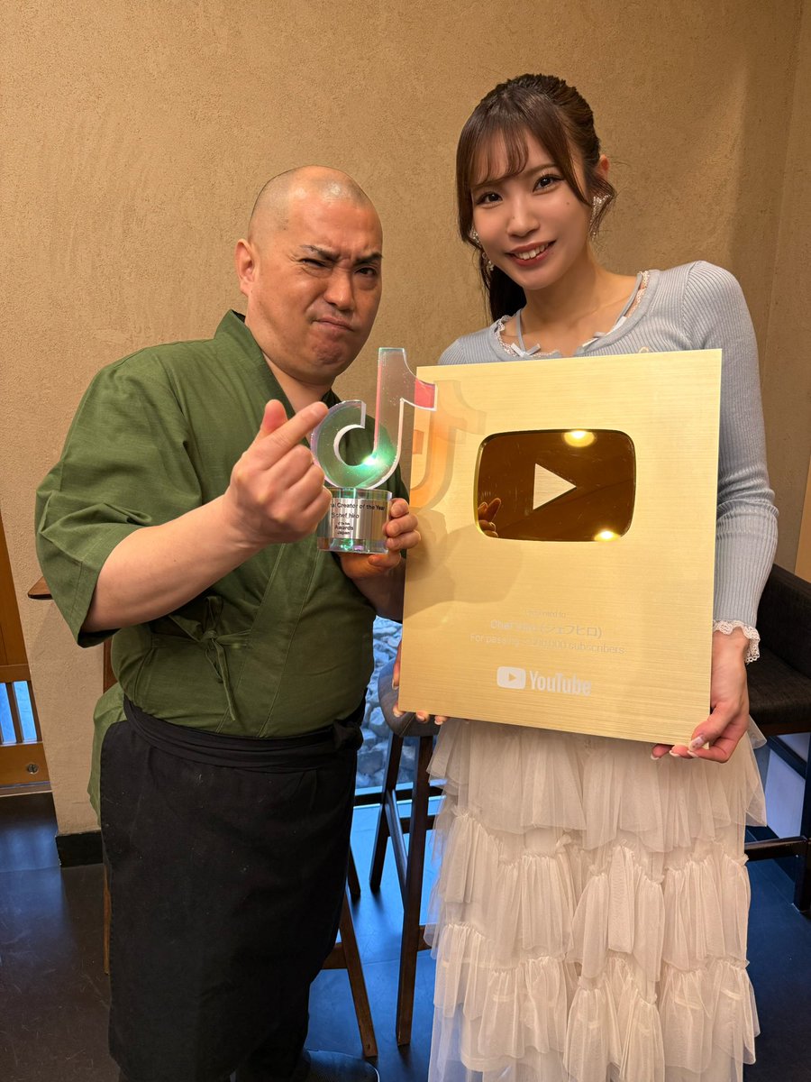megumegu627's tweet photo. シェフヒロさんのお店
寿司竹に行ってきました🍣
どれもほんとーに美味しくて、とろけました…🤤
今まで食べたお寿司で1番美味しかったです💓💓💓
そして、シェフヒロさんの人柄や魅せ方、スタッフさんのサービス、お店の綺麗さ、全てがプロだなと感じました…🥺✨
また食べたい🫶🏻
#chefhiro https://t.co/RxtxAI2wRw