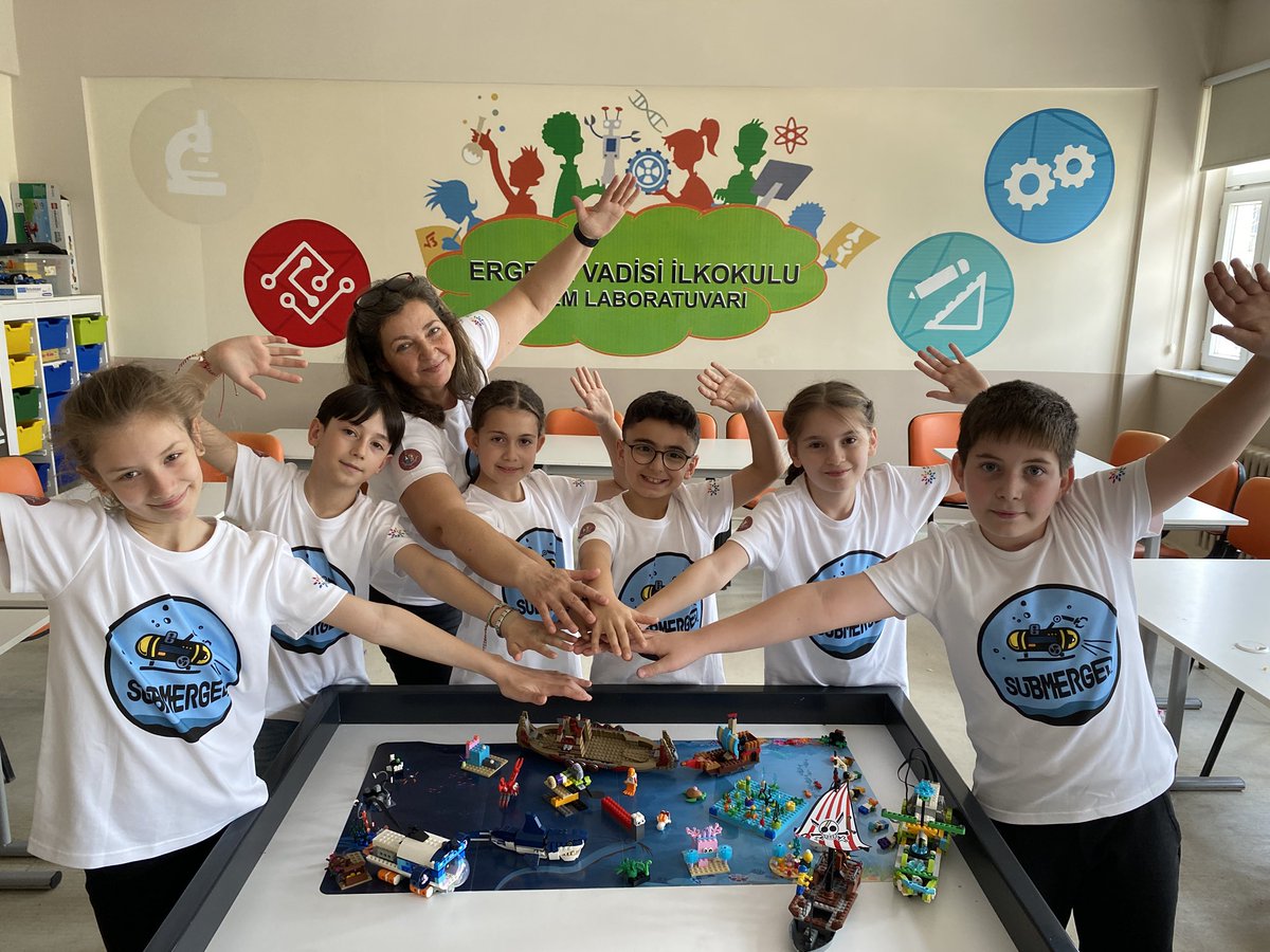 omurbariis's tweet photo. EKEV 4/C Sınıfı 
KÜÇÜK KAŞİFLER &amp;KÜÇÜK YILDIZLAR Minik Bilim Kahramanları Buluşuyor/FIRST LEGO League Explore
2024-2025 OKYANUS KAŞİFLERİ Sezonuna hazırlanıyor.
Takımlar okyanusların katmanlarını keşfetmek için LEGO Teknolojisini kullanarak su altını keşfe çıktılar. @EmlakErgene https://t.co/ItWobJY22l