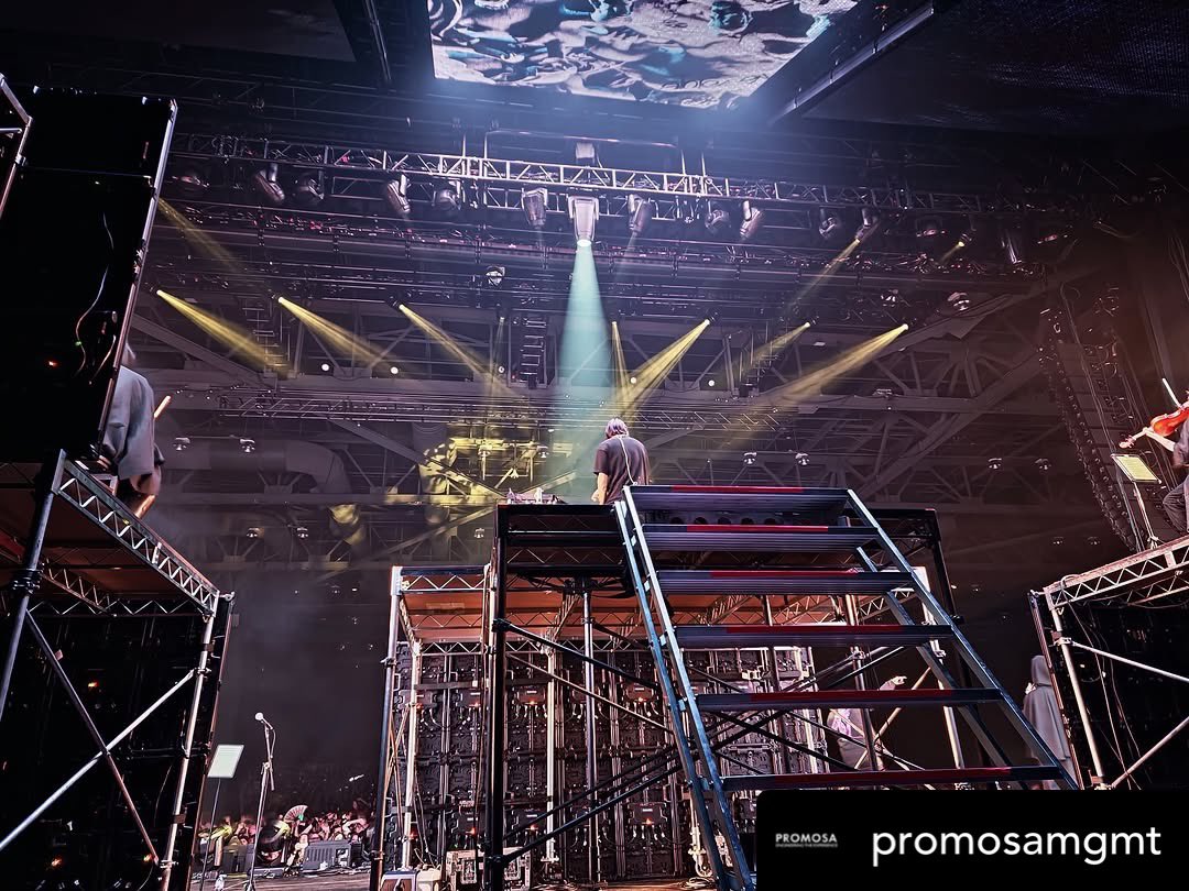 TheRobeWay's tweet photo. It’s a #FlashbackFriday at the @WAMUTheater in Seattle where the team from @PromosaMgmt supplied the @Apashe_Music flagship show, with full orchestra, with a rig using @Robelighting #iFORTE &amp; #MegaPointe luminaires.

#therobeway #promosa #apashe #concertlighting #lightinglife https://t.co/2xz9xoKFTv