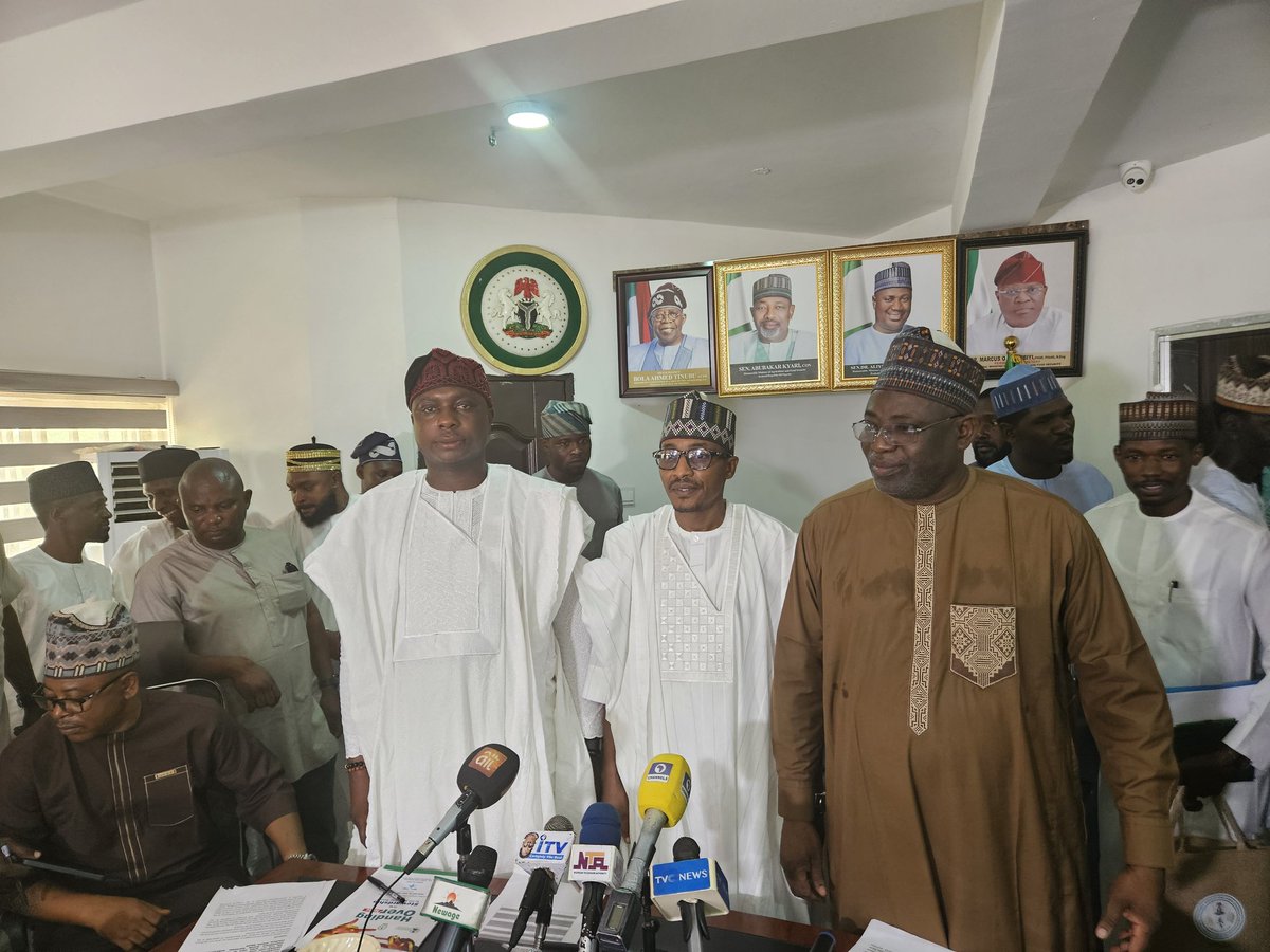 NASC_NG's tweet photo. A new chapter at NASC today as we witness the official handover of leadership at our HQ in Abuja.
Grateful to the outgoing DG for impactful service.
Wishing the incoming DG success as we move forward in strengthening Nigeria’s seed sector.

#NASC #Leadership #Agriculture #Abuja https://t.co/NHAdj7kTK4