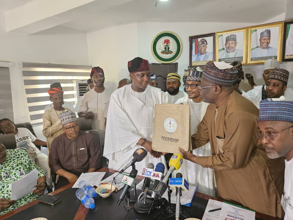 NASC_NG's tweet photo. A new chapter at NASC today as we witness the official handover of leadership at our HQ in Abuja.
Grateful to the outgoing DG for impactful service.
Wishing the incoming DG success as we move forward in strengthening Nigeria’s seed sector.

#NASC #Leadership #Agriculture #Abuja https://t.co/NHAdj7kTK4