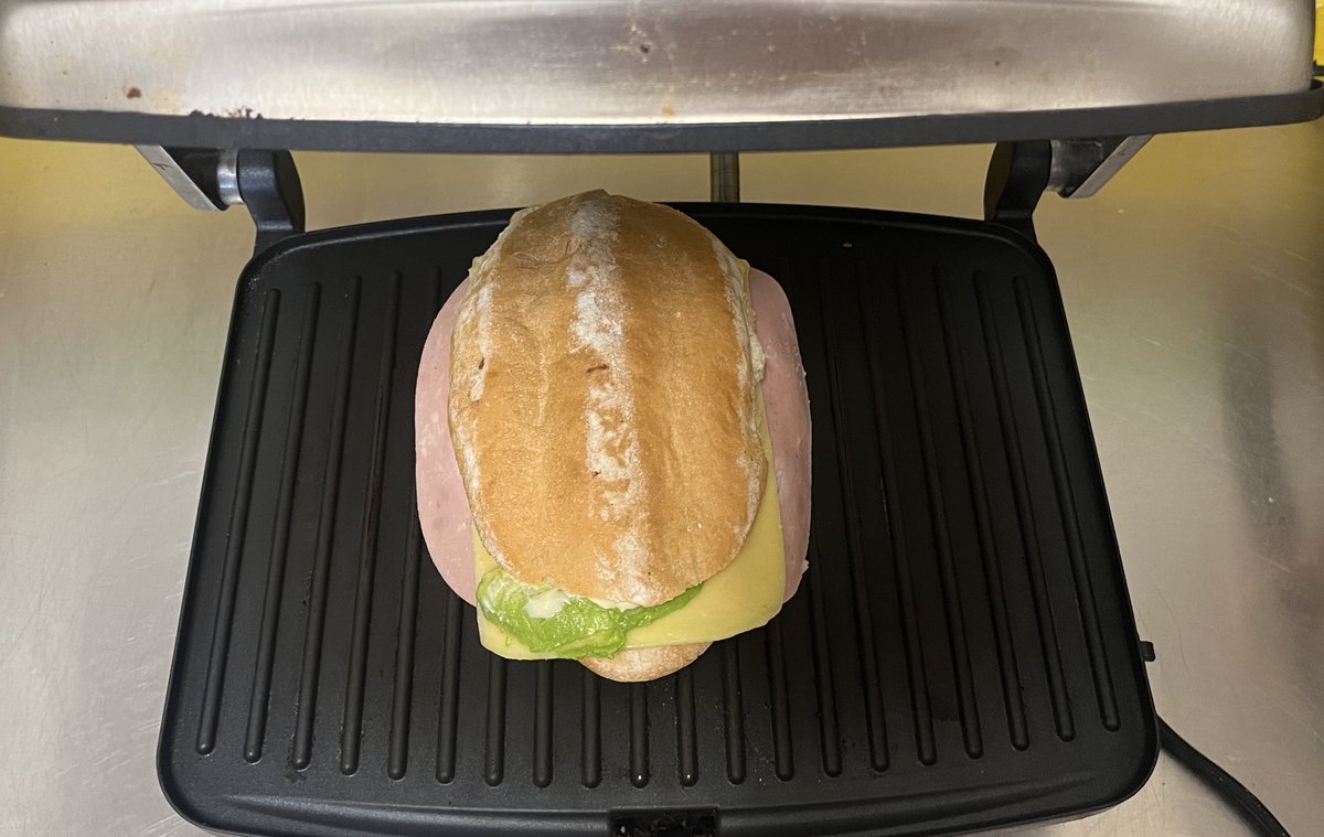 DonJamon_'s tweet photo. Pide tu torta de jamón bien calientita a la plancha 😋

Pasa a la tortería o nosotros te la enviamos a tu casa u oficina 🛵💨

📱 𝗖𝗼𝘀𝘁𝗮 𝗩𝗲𝗿𝗱𝗲 𝟮𝟮𝟵𝟰𝟱𝟬𝟬𝟰𝟯𝟭 https://t.co/eGneImnab9