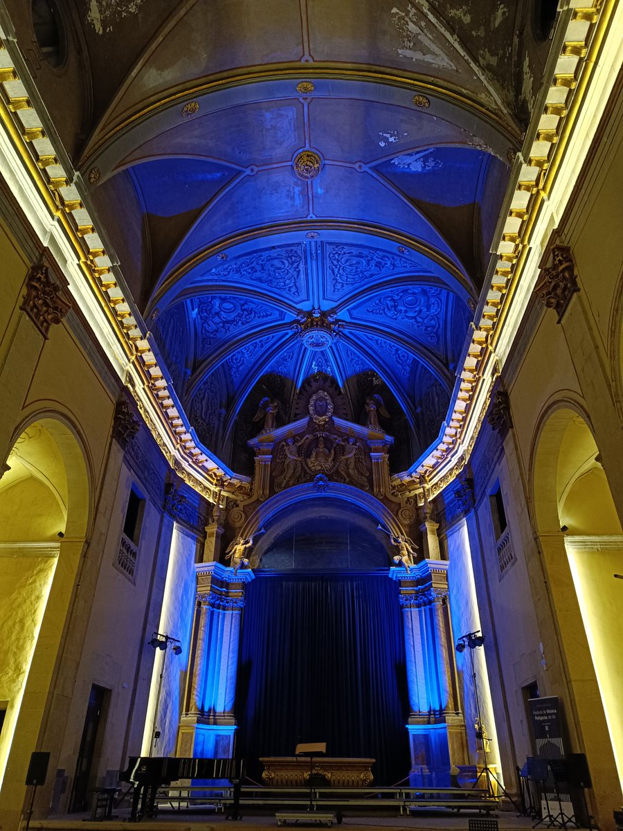 ReginaManlleu's tweet photo. L'església de la Pietat de Vic apunt pel concert que farem aquest vespre, amb les entrades exhaurides, en el marc del Festival de Música Religiosa: un Rèquiem alemany de Brahms @coralbellesarts @CorCiutatMataro @DuoNexus https://t.co/DxeAYY7bOv