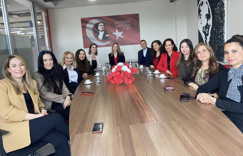 BKkarsiyaka's tweet photo. Rehberlik ve Psikolojik Danışmanlık Direktörümüz Sn.Sibel Durak kampüsümüzü ziyaret ederek değerli paylaşımlarda bulundu. Kendilerine ziyaretleri ve paylaşımları için teşekkür ederiz❤️💙 https://t.co/RaKFjm2zme