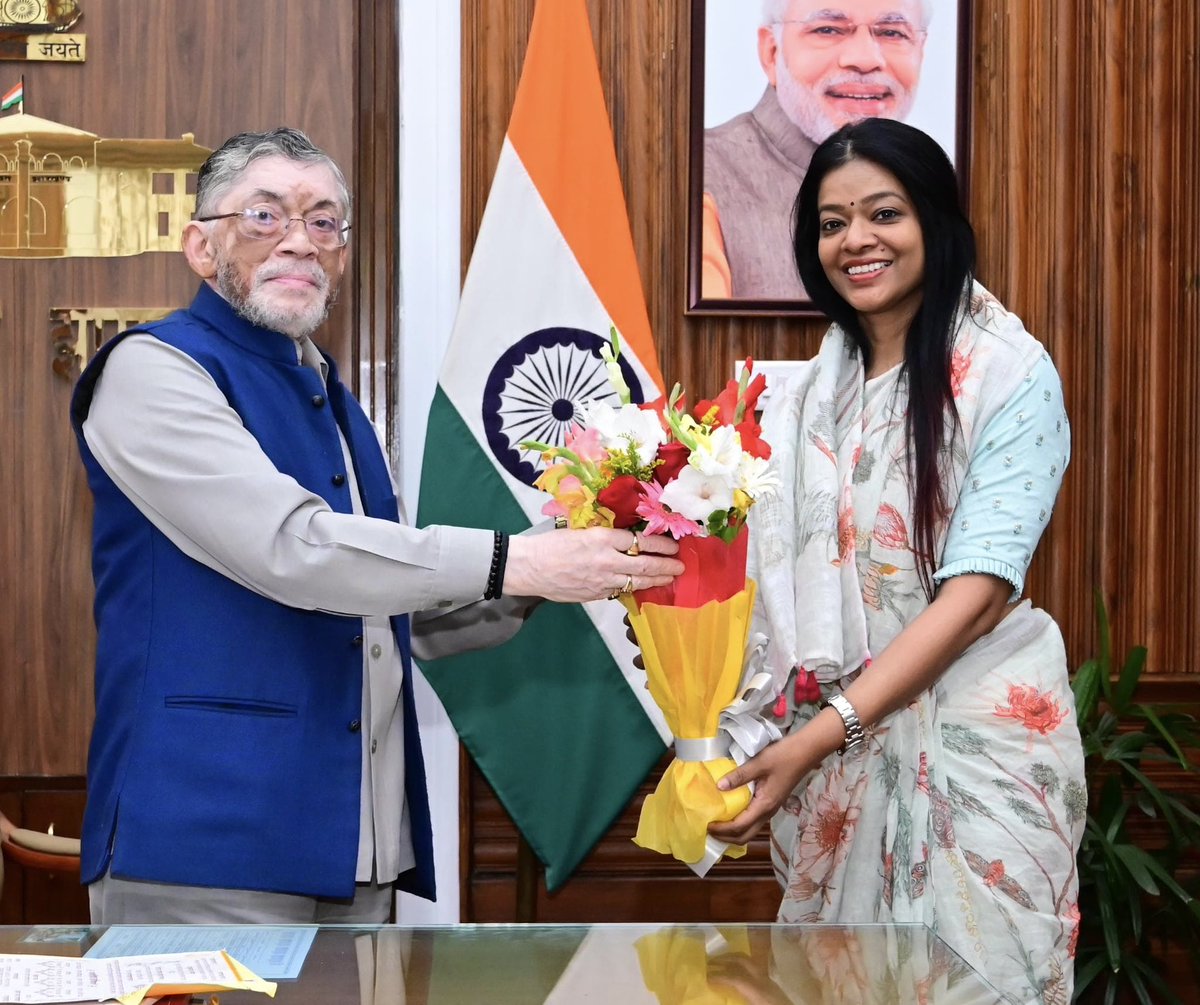 OraonNesha's tweet photo. महामहिम राज्यपाल महोदय ने मुझे याद किया 

मैंने उनसे मिल कर ,उनसे आशीर्वाद लिया
🙏🏽💐 https://t.co/clsb6OjEZN