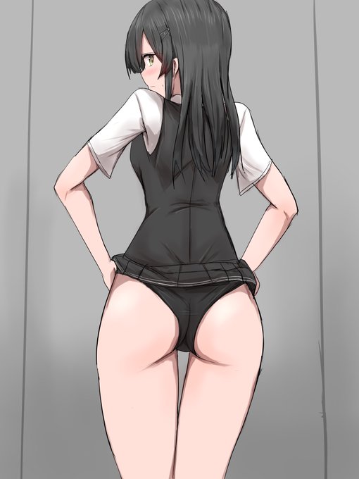 お題の人目を避けてお尻のパンツ食い込みを直す親潮ちゃんです 