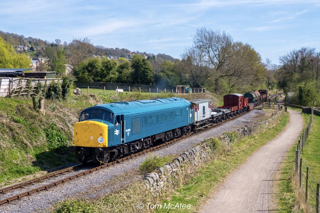 McateeTom's tweet image. Banger Blue Big D4 44004 stars at Peak Rails Spring Diesel Gala today working the demonstration Goods approaching Darley Dale with the 14:25 Matlock to Rowsley. 
11th April 2025. 📸 ☀️ @peakrail

⭐️ Gift Store ⬇️🏞️🚂 
railwayartprintshop.etsy.com

#class44 #sulzer #britishrail #brblue