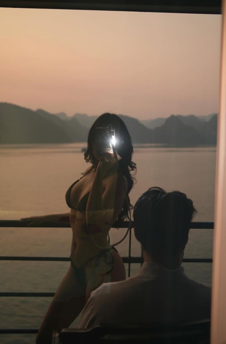<3