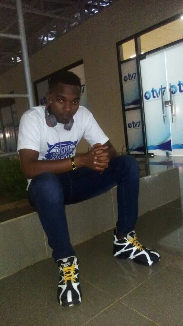 Dj_Diddyman's tweet photo. Ndi #Umunyarwanda wumvise induru n’imiborogo mugihe jenocide yakorewe #Abatutsi yashyirwaga mubikorwa nubwo nari muto ariko #Inkotanyi zarahabaye zongera kuduha #Icyizere cyo kubaho none ubu #Turiho kandi nzicyesha burikimwe ngezeho.
#Twibuke #Twiyubaka
Ndasaba imbabazi kubwiyi post mperutse gukora kuko sinasobaye neza icyo naringamije mugihe nayikoraga gusa nifuzaga kwirekana ko nakuze kandi uko bigaragara nkomeza ntera intambwe byose nkaba mbicyesha ubuyobozi bwiza bw’u Rwanda. Muri #INKOTANYICYANE #MWARAKOZECYANE #Kwibuka31