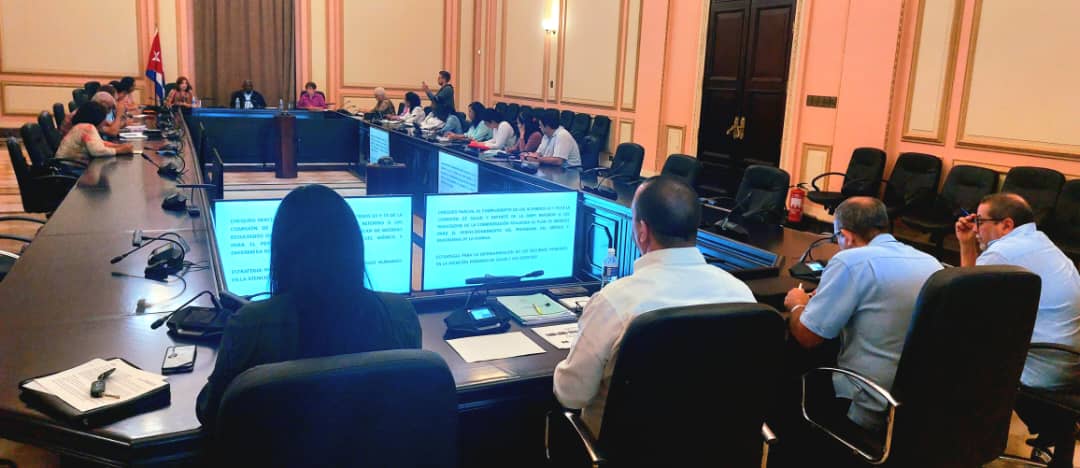 🇨🇺 Con la presencia de Esteban Lazo presidente de <a href="/AsambleaCuba/">Asamblea Nacional Cuba</a>, el Ministro de <a href="/MINSAPCuba/">Ministerio de Salud Pública de Cuba</a> doctor <a href="/japortalmiranda/">José Angel Portal Miranda</a> informa a diputados sobre los resultados de la comprobación realizada al Plan de Perfeccionamiento del Programa del Médico y la Enfermera de la Familia ⚕️