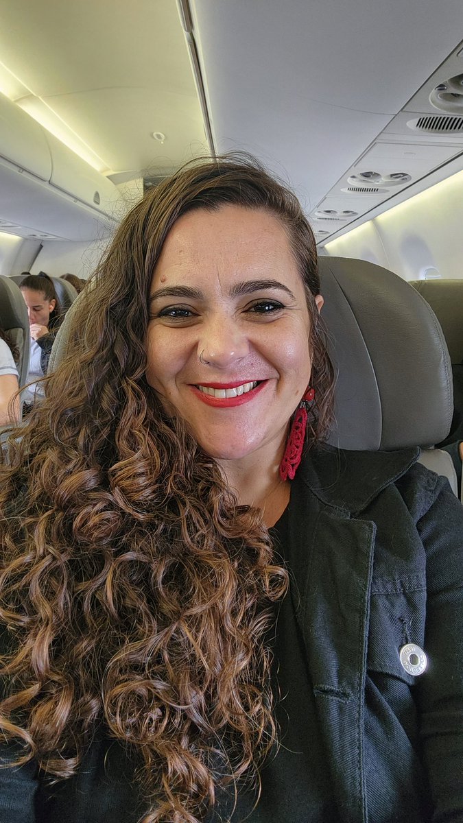✈️ Rumo à SP para participar do Festival MEL - Mulheres em Luta do instituto 'E se fosse você?' Um final de semana intenso de atividades, trocas, aprendizados e fortalecimento entre mulheres que ocupam espaços públicos para celebrar nossa união e articulação! ✊️ 🐝