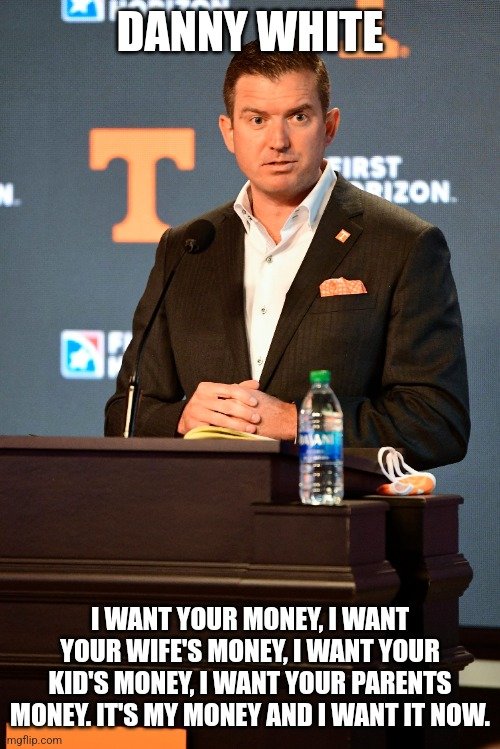 plumber_vol's tweet photo. @ClowESPN Danny doesn't want kids fooling with his money. https://t.co/mA3b8ufngH