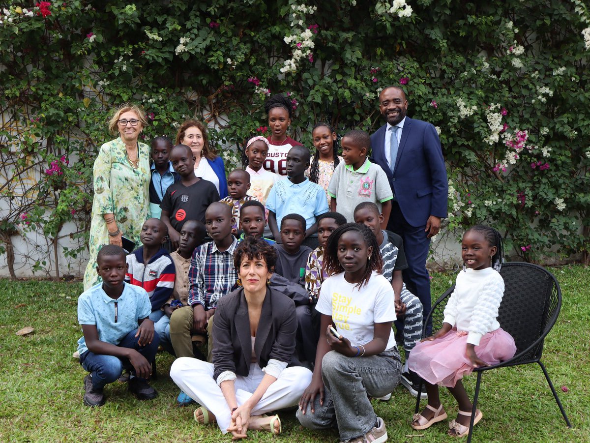ICDakar's tweet photo. Visite officielle de @elmasaiz à Dakar.
La ministre de l’@inclusiongob inaugure un programme éducatif pour les enfants espagnols d’origine sénégalaise et les bénéficiaires de projets de migration professionnelle.
L’espagnol, langue d’opportunités.
#EspagneSénégal #Inclusion https://t.co/Cs3SPNo2nz