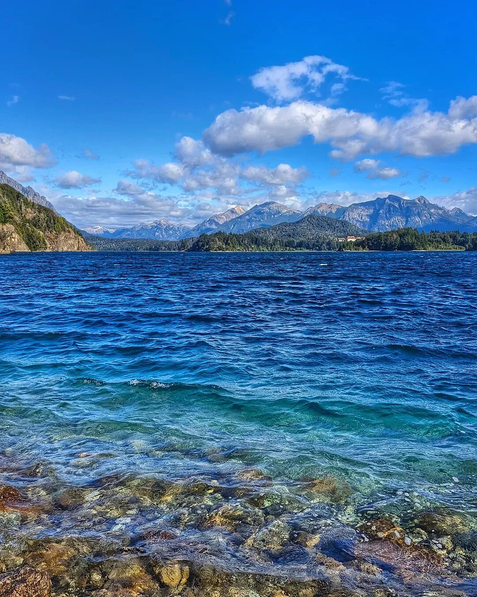 soymariche's tweet photo. #MatesTime #ChocoTime tardecitas de termos listos. #LagoMoreno, Playa sin viento. Refugio natural en esta bahía rionegrina de aguas claras. Lonita? Lo que quieran! #alejandrobobb 👏🏼Patagonia Argentina☕🧉🌄 https://t.co/12jTOhwZhL