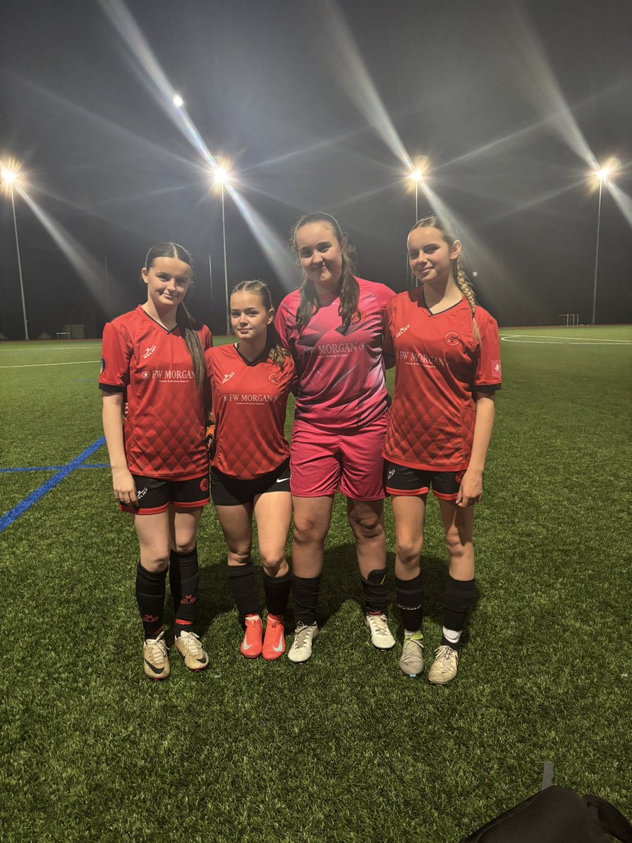 samroyffe's tweet image. What a night 🙌
@CaerphillyGirls under 16’s through to the finals after a superb semi final against Carmarthen schools. @IslwynHighSport