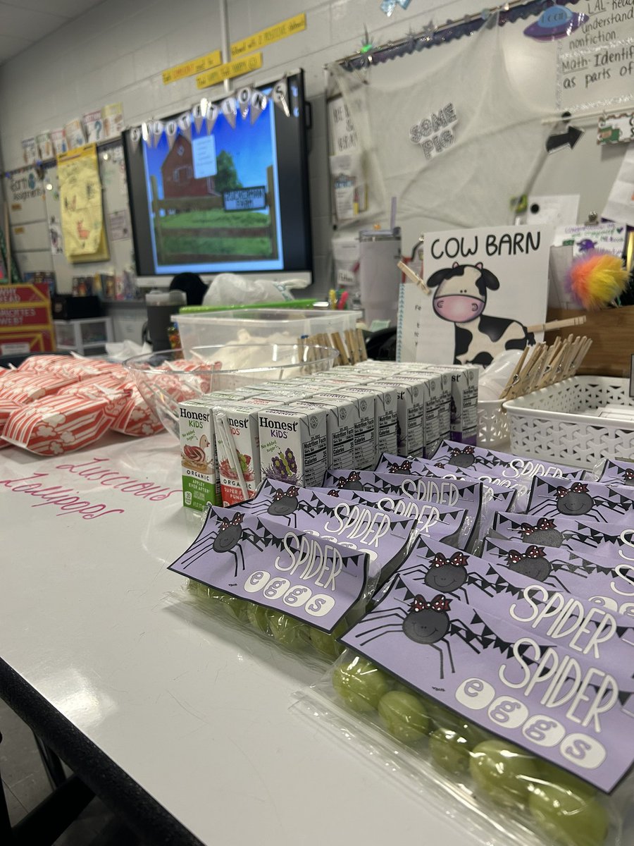 So special watching kids fall in love with a book! We had the best day celebrating Charlotte’s Web and did an AMAZING job presenting our projects. Enjoy the break everyone!❤️🕸️🕷️🐷 <a href="/MRSroadrunners/">Middle Road School</a>