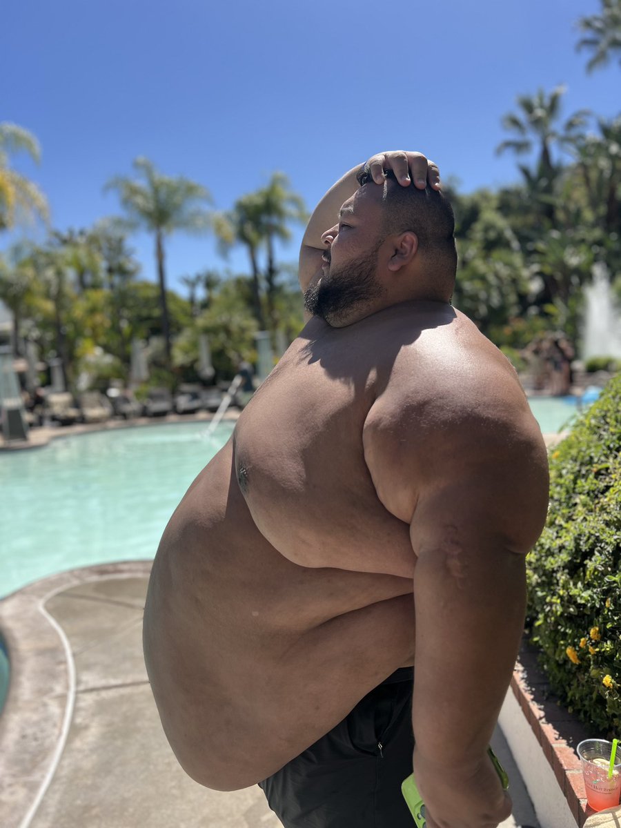 Tonight, I'm feeling dirty! Cheers to 30! 💚🥂🍾

#superchub  #chaser4chubs #chubs #chub4chaser #chub4chubs
