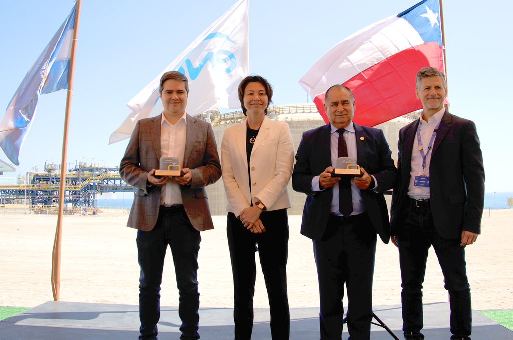 MinEnergia's tweet photo. Conmemoramos los 25 años del gas natural en el norte.⚡️🙌 

El subsecretario Luis Felipe Ramos participó en este hito que celebra la creación del Gasoducto NorAndino y 10 años de la operación del estanque GNL Mejillones, claves para el desarrollo energético de Chile. 🇨🇱 https://t.co/HuFu9drfmk