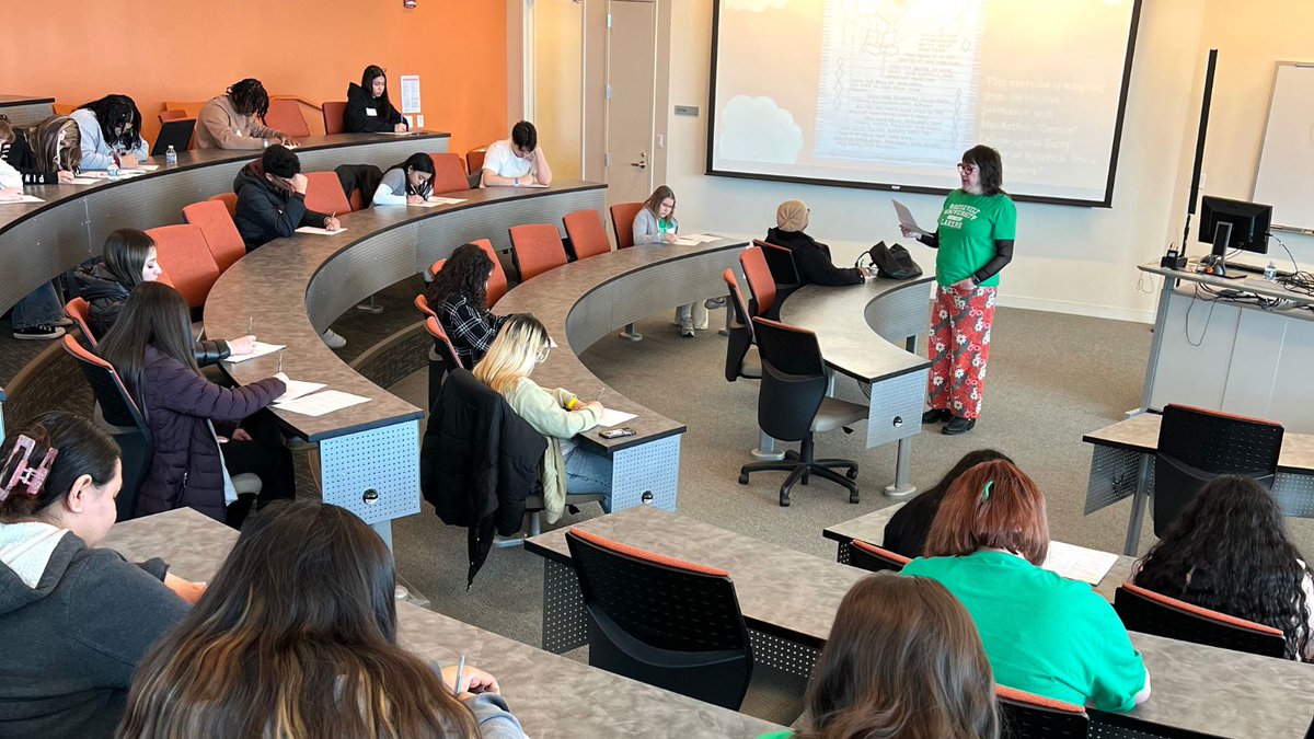 Roosevelt University tweet media